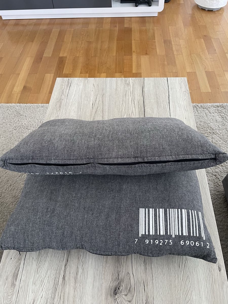 Cuscini: 2er Set Dekokissen Grau mit Barcode – Usato da Oberwil BL venduto da Petermib 2