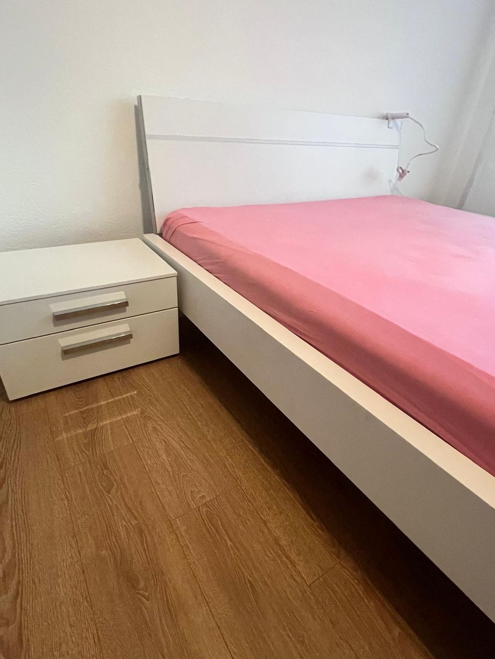 Betten: Bettgestell weiss mit Nachttischen 160x200 – Gebraucht aus Kirchberg BE von yile87 2