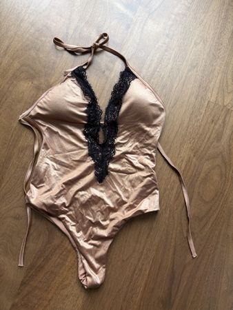 Sexy Body, Sommertraum! Spitzen-Detail, Gr Mneu!