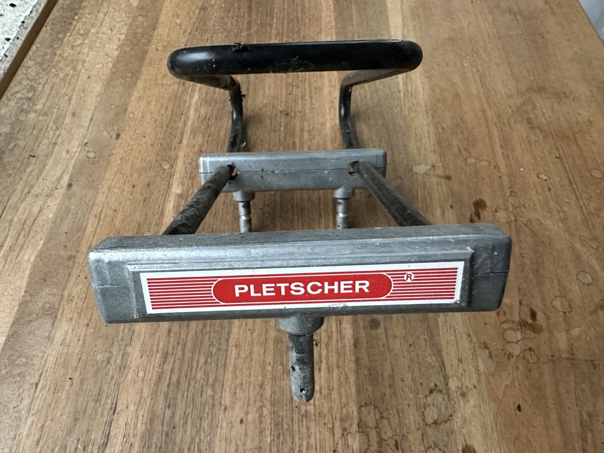 Ersatzteile: Pletscher Kindersitz Adapter  – Gebraucht aus St. Gallen von Oligoklas