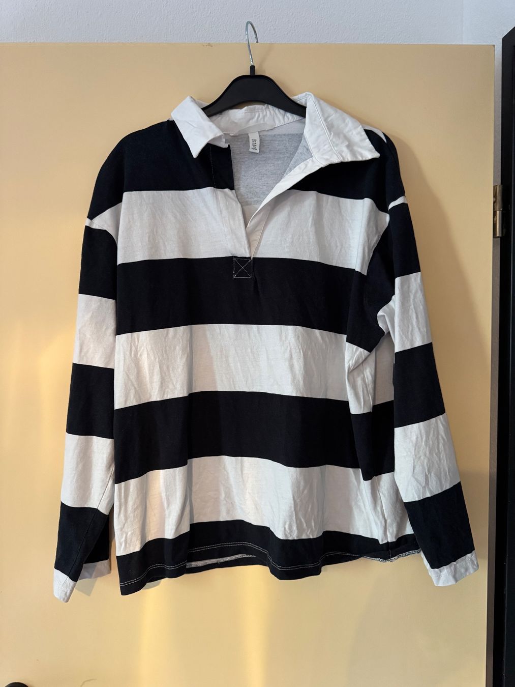H&M T-shirt: rugby tee h&m M – Usato da Lumino venduto da mar_9pn2