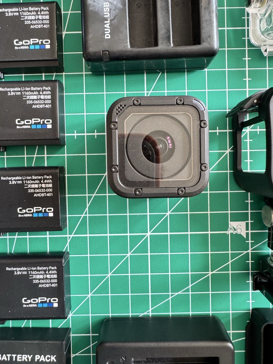 Gopro Action Cam: Lot de 4 caméras GoPro avec accessoires – D'occasion à Founex par LeGrandDude 3
