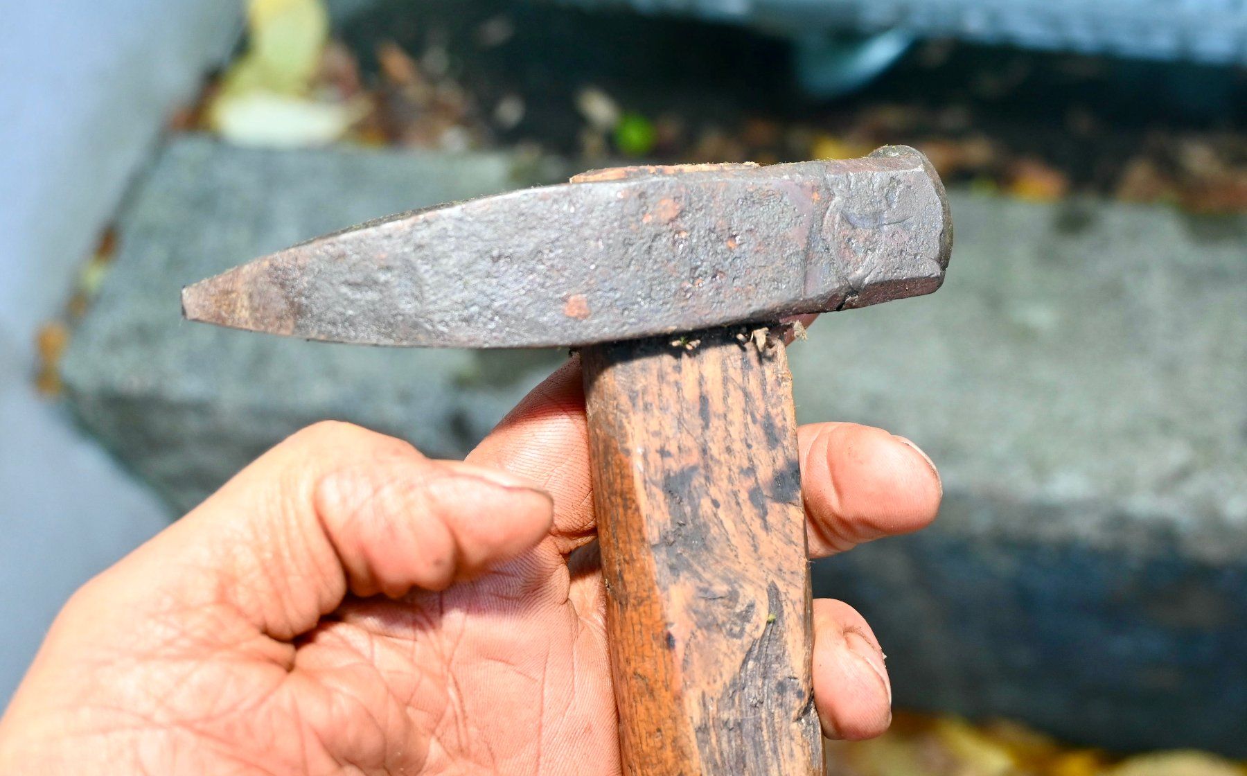 Tutti gli attrezzi: alter geschmiedeter Spitzhammer L 34cm – Usato da Pfaffhausen venduto da mono_rec 4