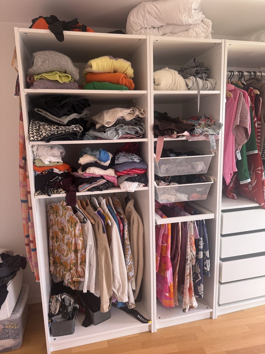 Ikea Porte manteau: IKEA PAX Kleiderschrank mit KOMPLEMENT Ausstattung  – D'occasion à Bern par eva_5trl 2