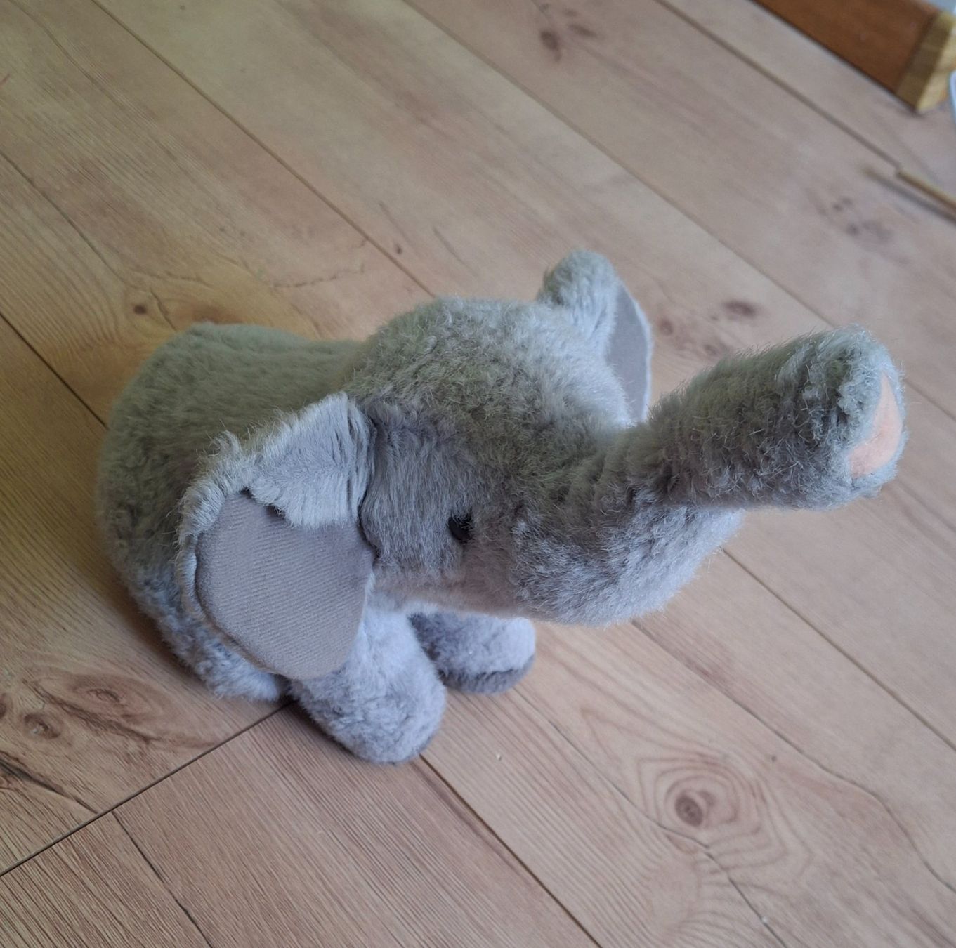 Spielzeuge: Kuscheltier / Plüschtier Elefant – Gebraucht aus Wabern von flicaofking