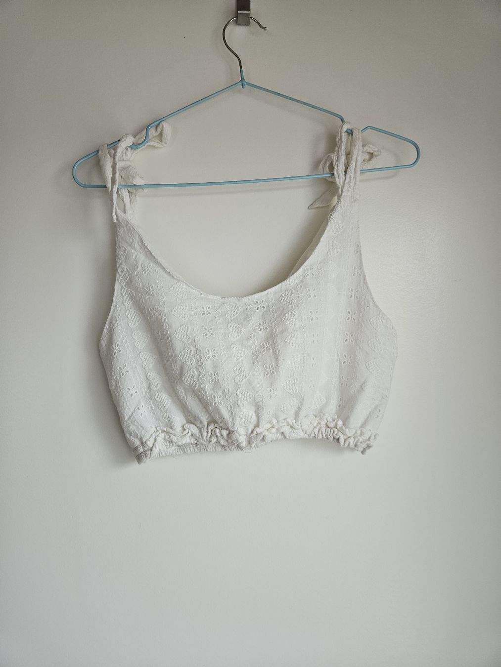Top: weisses Crop-Top – Usato da Ebikon venduto da SecondChance_byM 1