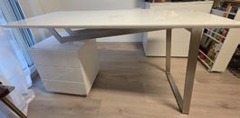 Schreibtisch mit 3 Schubladen weiss Metallgestell 