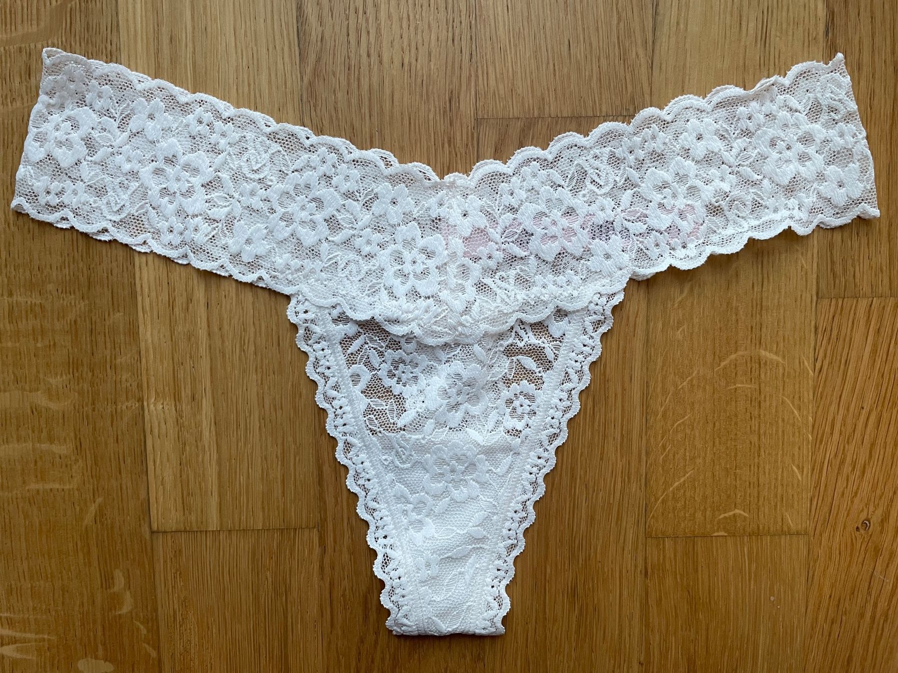 Victoria’s Secret Lace Thong S NEW (Neu und originalverpackt) in ...