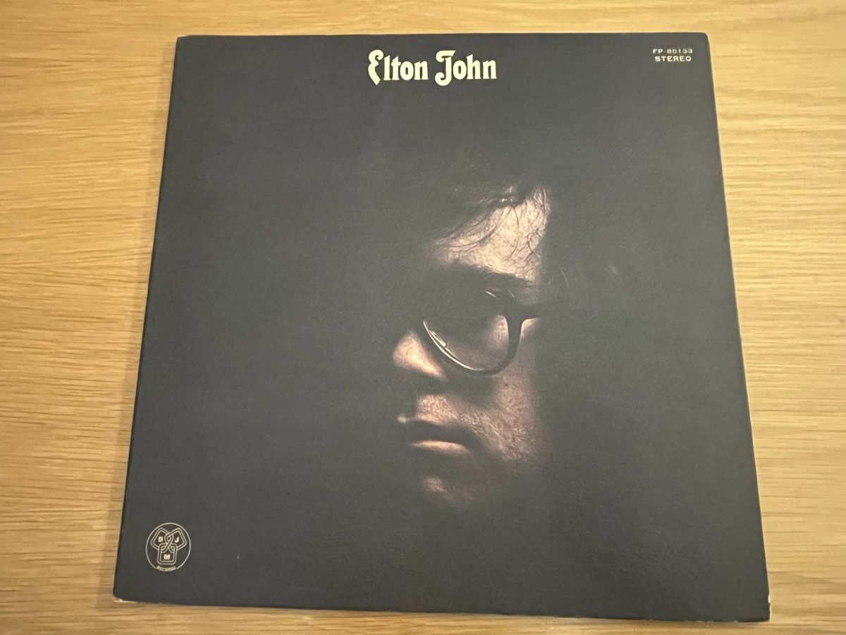 Dischi in vinile: Elton John Same Lp Japan red Vinyl Original 1st press – Usato da Basel venduto da Vinyloase 1