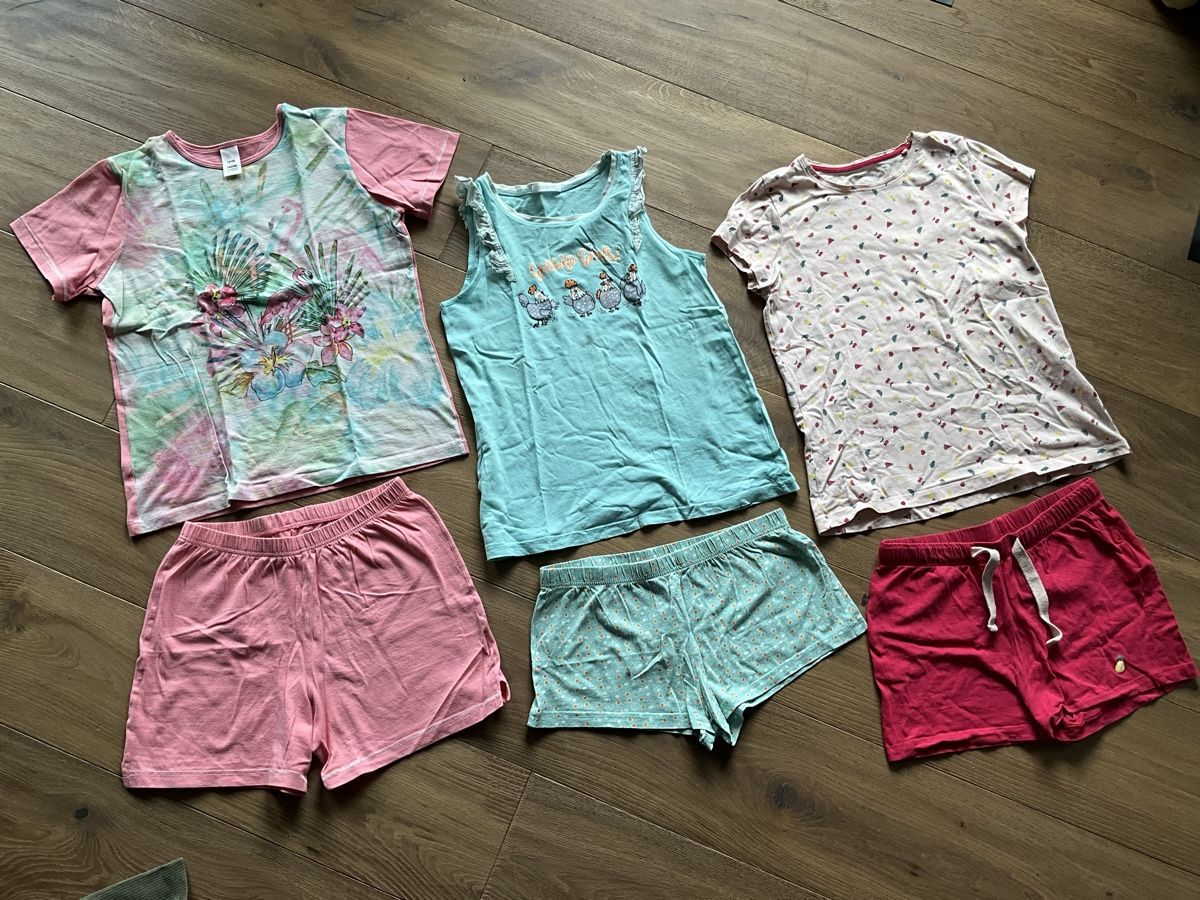 Pyjamas & Ähnliches: 3 Sommerpyjama Grösse 146/152 – Gebraucht aus Oberhof von Hibrzel