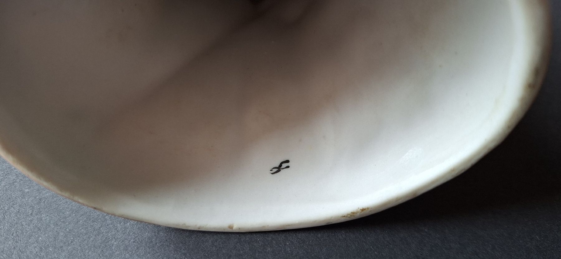 Figuren: Porzellan Strauss, mit Monogramm – Gebraucht aus Liestal von Abimos 4