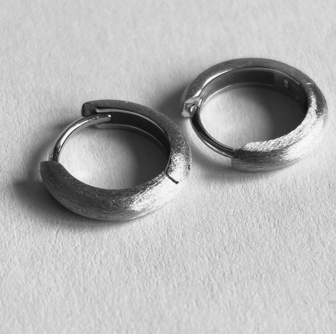 Orecchini pendenti & Orecchini a lobo: Small Huggies Earrings. 925 silver.size 8.5 mm – Nuovo (secondo la descrizione) da Dübendorf venduto da S1973E 6