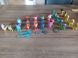 Paw Patrol Figuren Set mit verschiedenen Figuren.