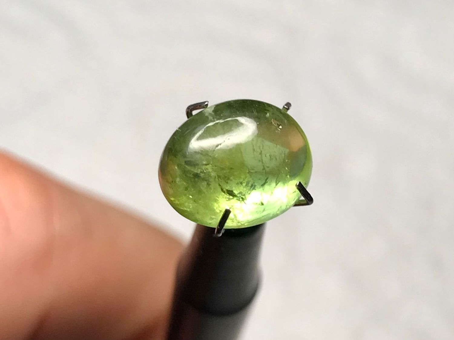 Pietre preziose: kleines hellgrünes Turmalin Cabochon 5.4 Karat – Nuovo (secondo la descrizione) da Biel venduto da djvalbnc 5