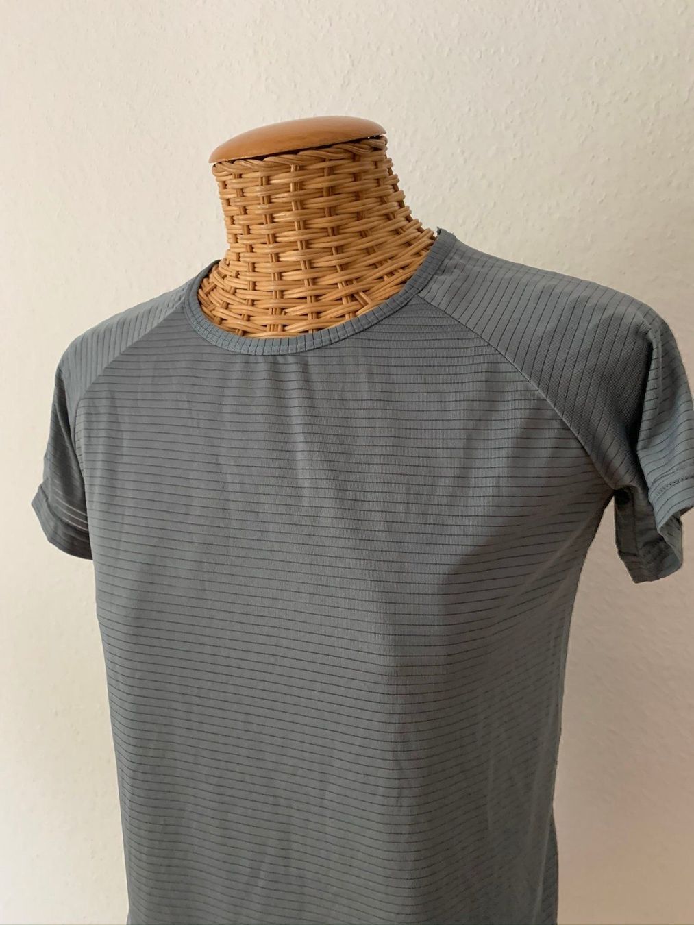 T-shirt: WORK OUT - Sport T-Shirt hellgrau 36 – Usato da Zürich venduto da Diazaio 1