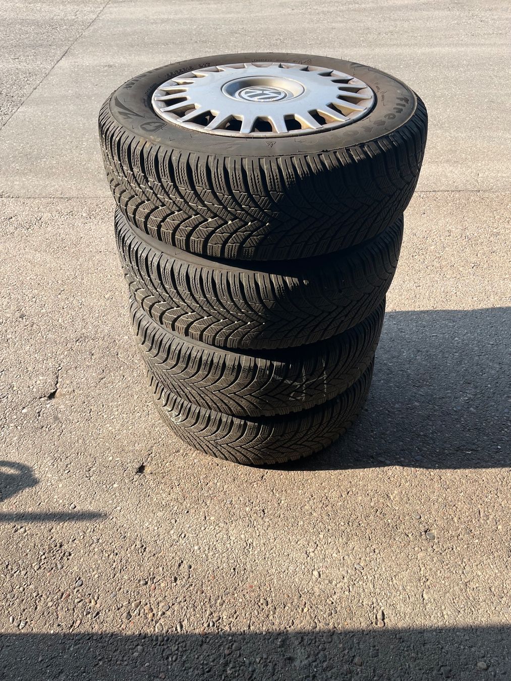 Pneus & Roues: 4x Komplettrad - VW GOLF 4 – D'occasion à Flawil par Dio_8plh