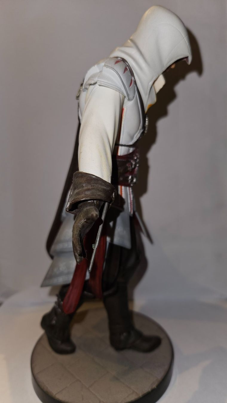Figuren: Assassin's Creed II Figur EZIO Auditore White Figur – Gebraucht aus Münchenstein von vitalfit 2