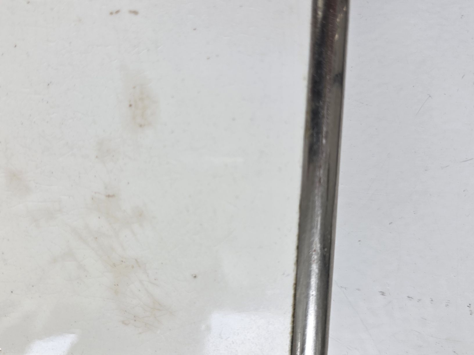 Piatti di portata: Antikes Serviertablett mit Metallrand und Füsschen – Usato da Langenthal venduto da maietag 3