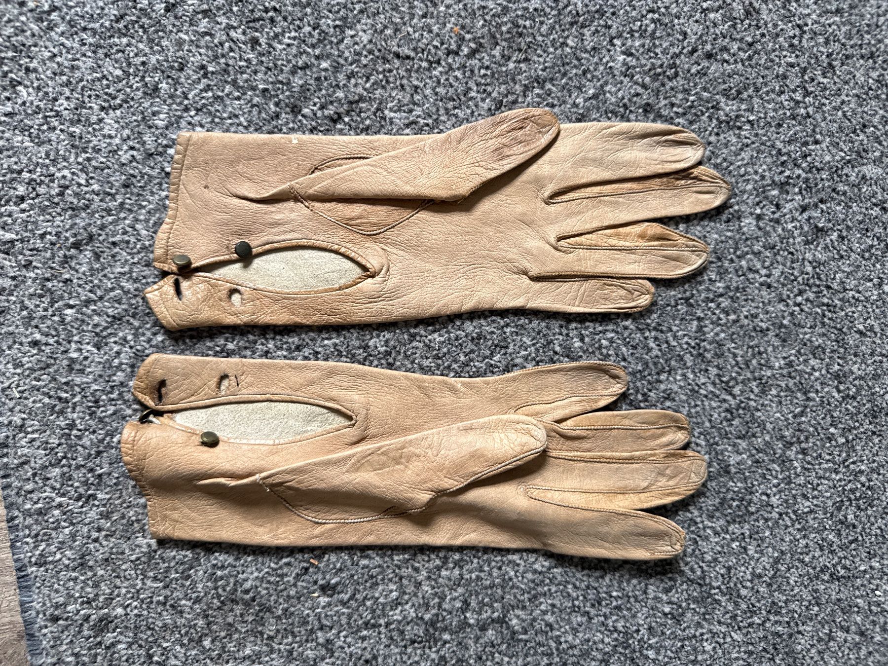 Handschuhe & Handstulpen: Handschuhe antik braun Finger Handschuh – Gebraucht aus Buchs SG von Billikatze5 1