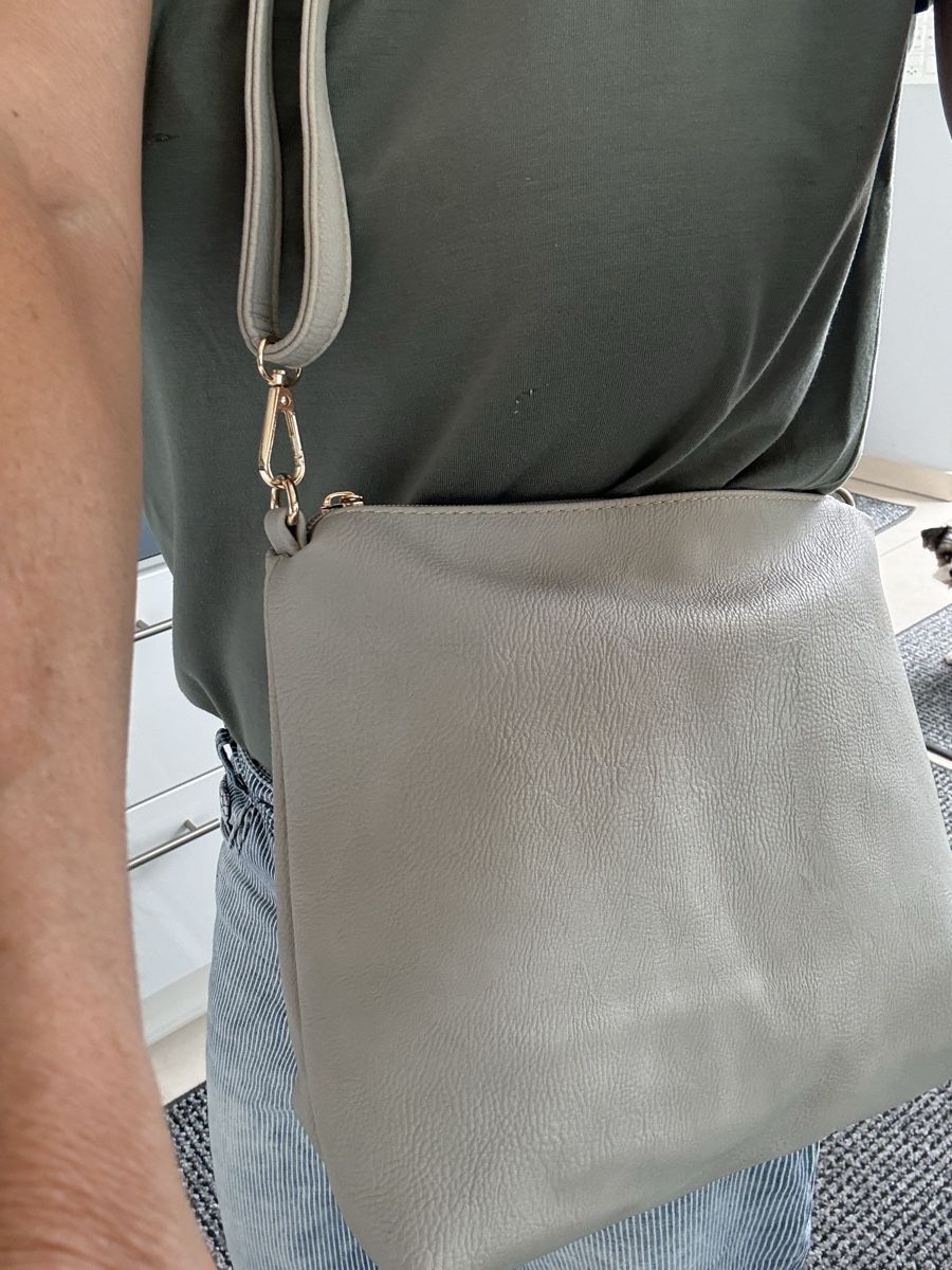 Taschen für Damen: Tasche – Gebraucht aus visp von Kmemo1 1