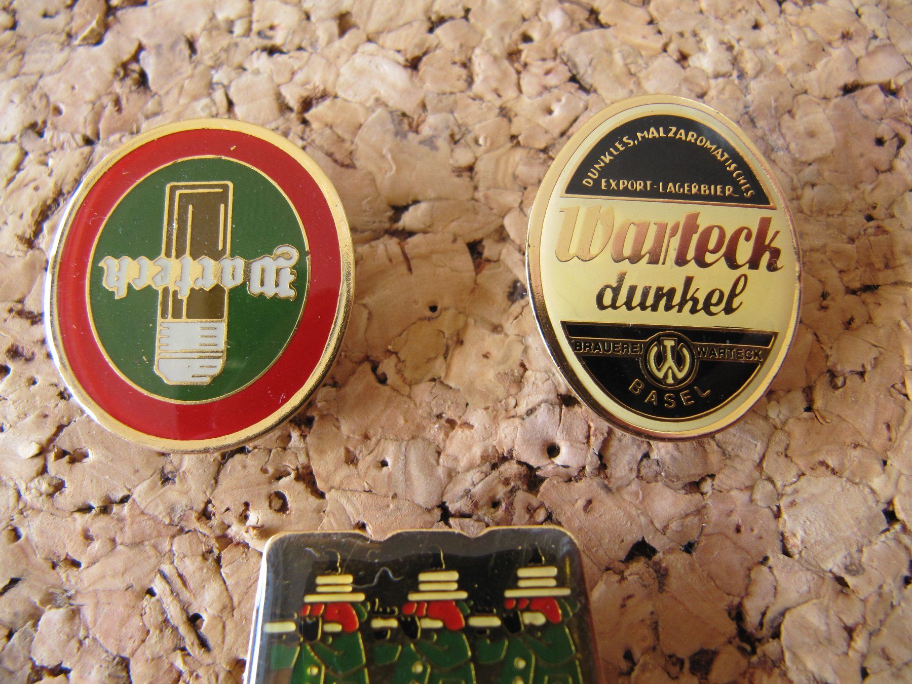 Feldschlösschen Plaquettes & Badges: Warteck   Pin   3 Stück – D'occasion à Basel par Kuba2 1