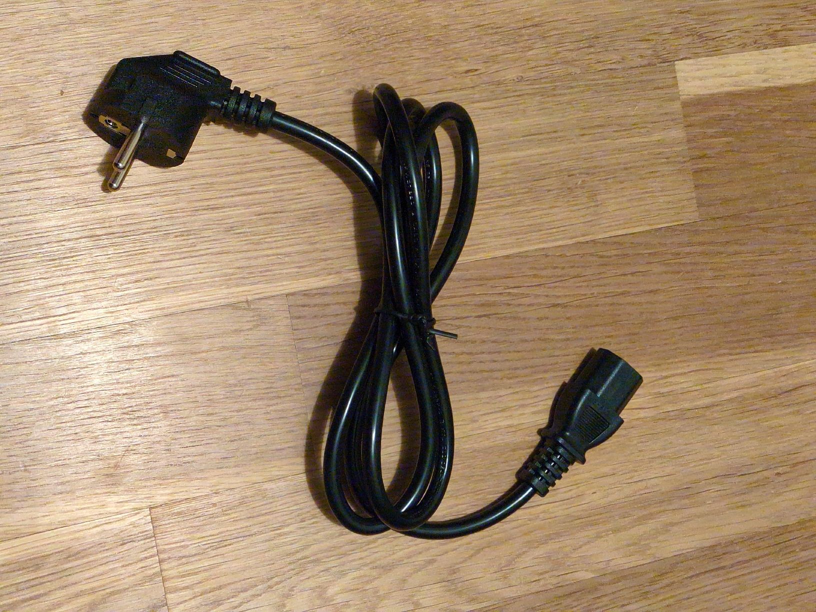 Câbles: C13 Stecker auf Eurostecker, 1.5 Meter – D'occasion à Zürich par balin777 3