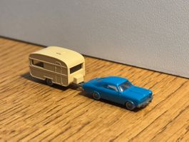 M1214: Chevrolet mit Wohnwagen (Spur N)