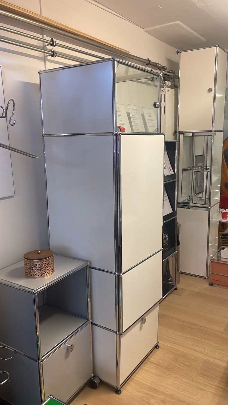 Garderobe: Praxis Vitrine oder Garderobe weiss Lieferung gratis – Gebraucht aus Thun von Thuno6