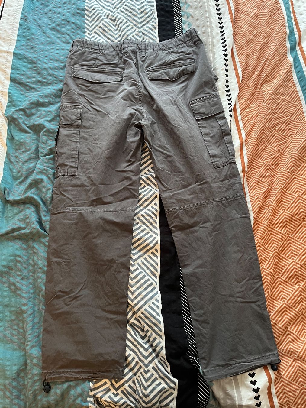 H&M Pantaloni: Pantalon cargo gris – Usato da Genève venduto da njia 1