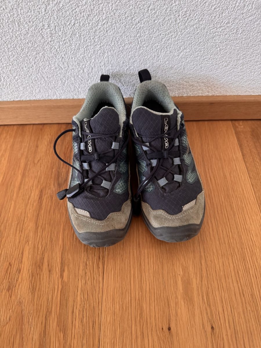 Schuhe für Jungen: Kinder Lowa Trekkingschuhe Grösse 32 – Gebraucht aus Oltingen von Funnyface