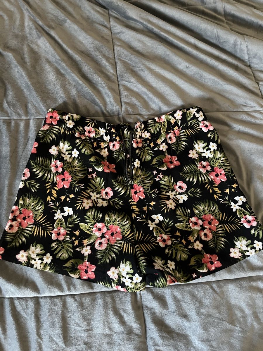 Pantalons: Short – D'occasion à Montsevelier par Duna2210 1