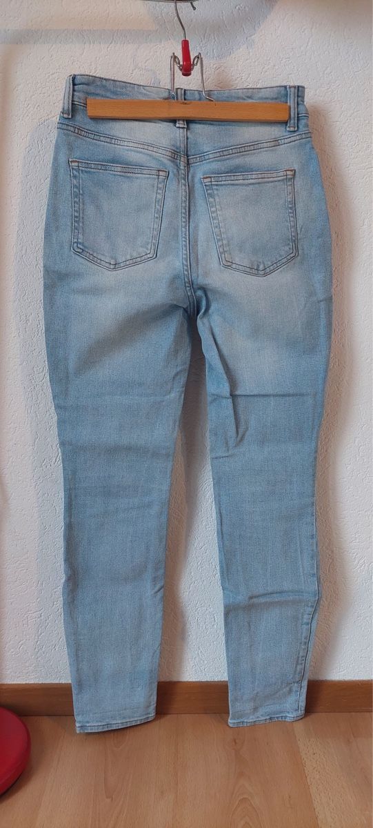 H&M Jeans: Jeans Slim bleu clair 36 – Usato da Épalinges venduto da lola_vp_99 2