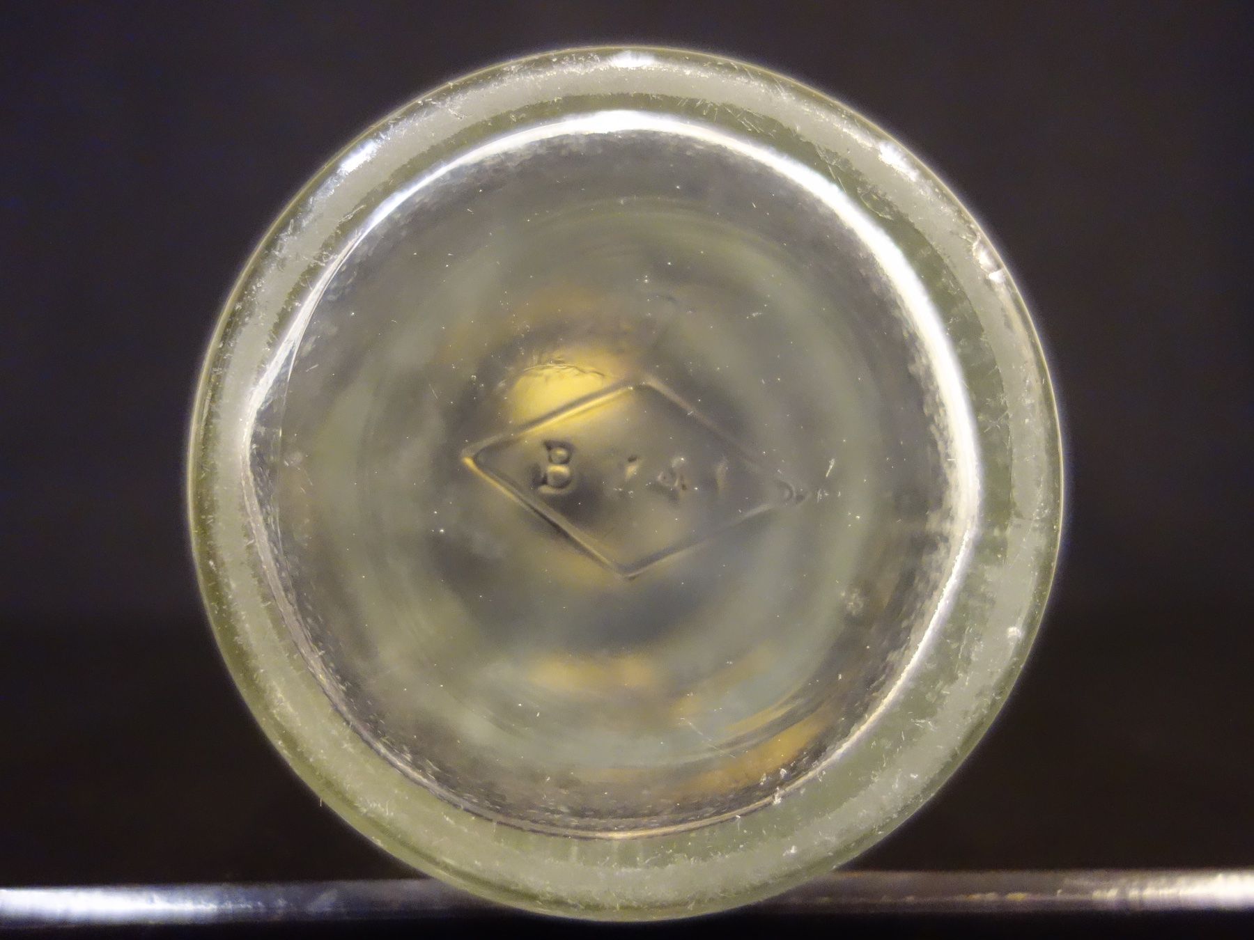 Gläser, Krüge & Flaschen: alte Flasche MINERALQUELLE SOURCE MINERALE APROZ – Gebraucht aus Kerzers von Flaschenposten 8