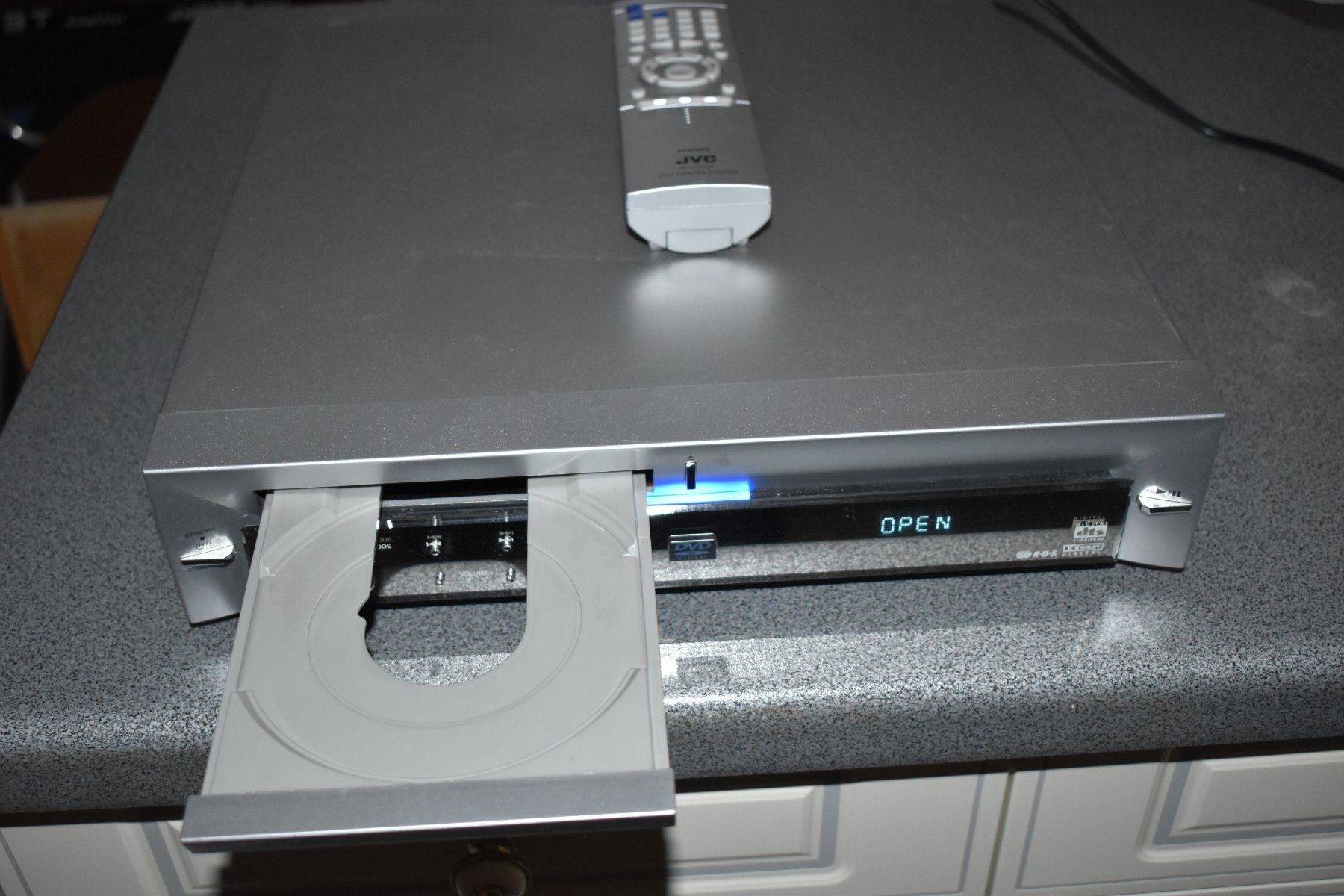 JVC Home Cinema: Lecteur DVD/tuner/controller JVC XV-THA30R – Usato da Le Locle venduto da skycomputer 4