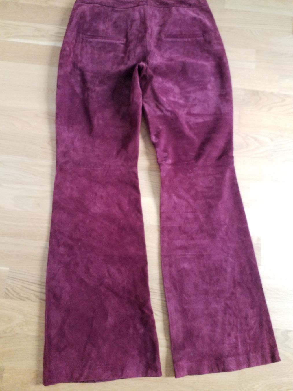 Mango Pantaloni: SUEDE TROUSERS Mango – Usato da Luzern venduto da _Lobster_ 2