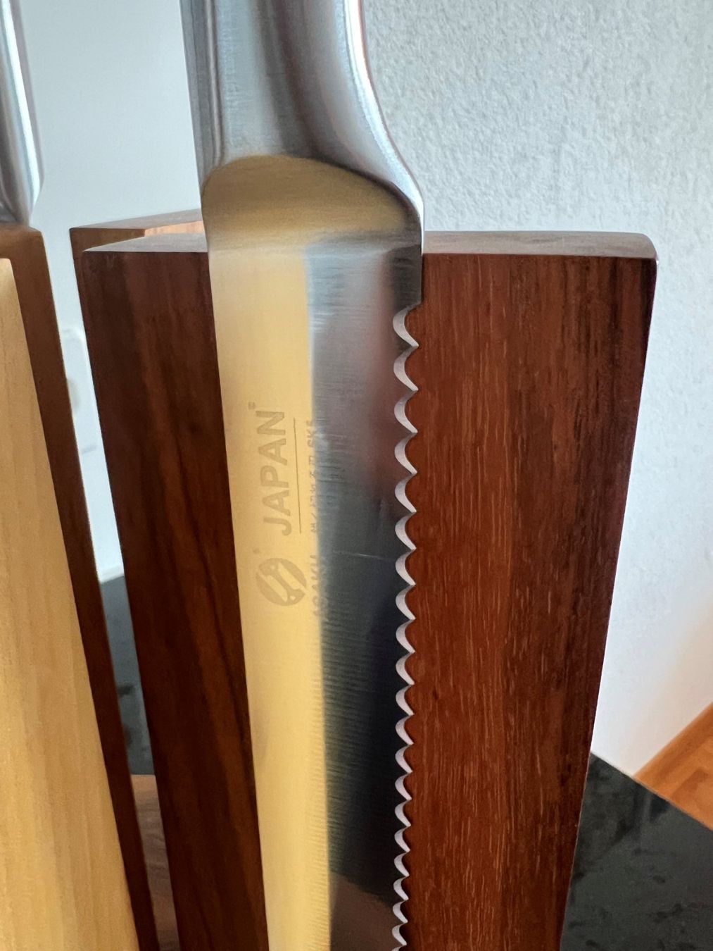 Coltelli: Handgefertigter magnetischer Messerblock – Nuovo (secondo la descrizione) da Au ZH venduto da AFDesign 5