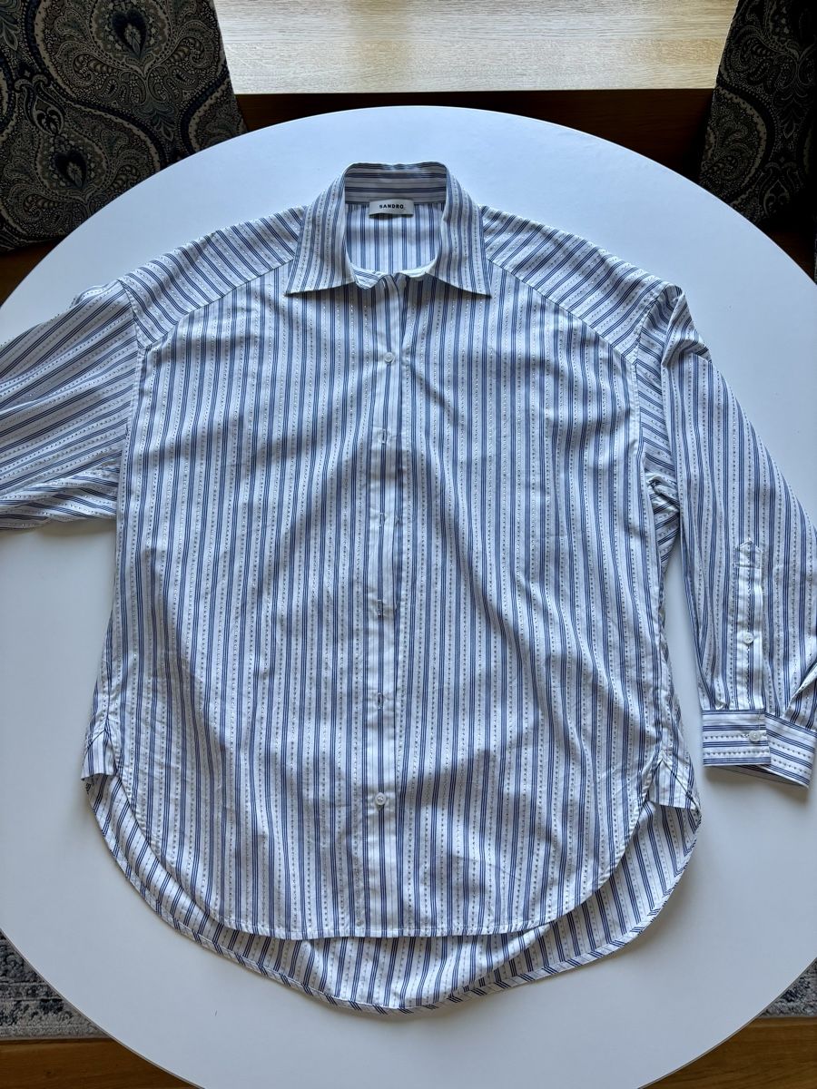 Sandro Chemisiers: Sandro oversized Bluse gestreift mit Strass-Steinchen – D'occasion à St. Gallen par maryloewe