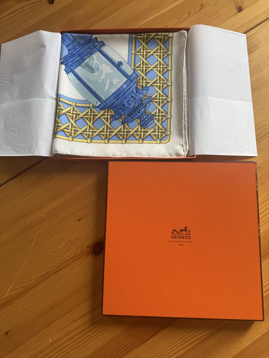 Hermès Foulards & écharpes: Foulard hermes – D'occasion à Vésenaz par Angela.C3 1