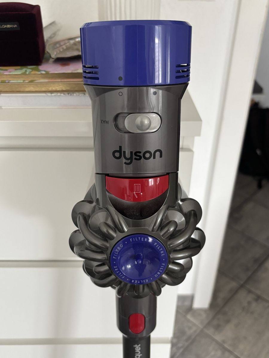 Aspirateurs & Accessoires: Dyson V8 – D'occasion à Thundorf par bibi070