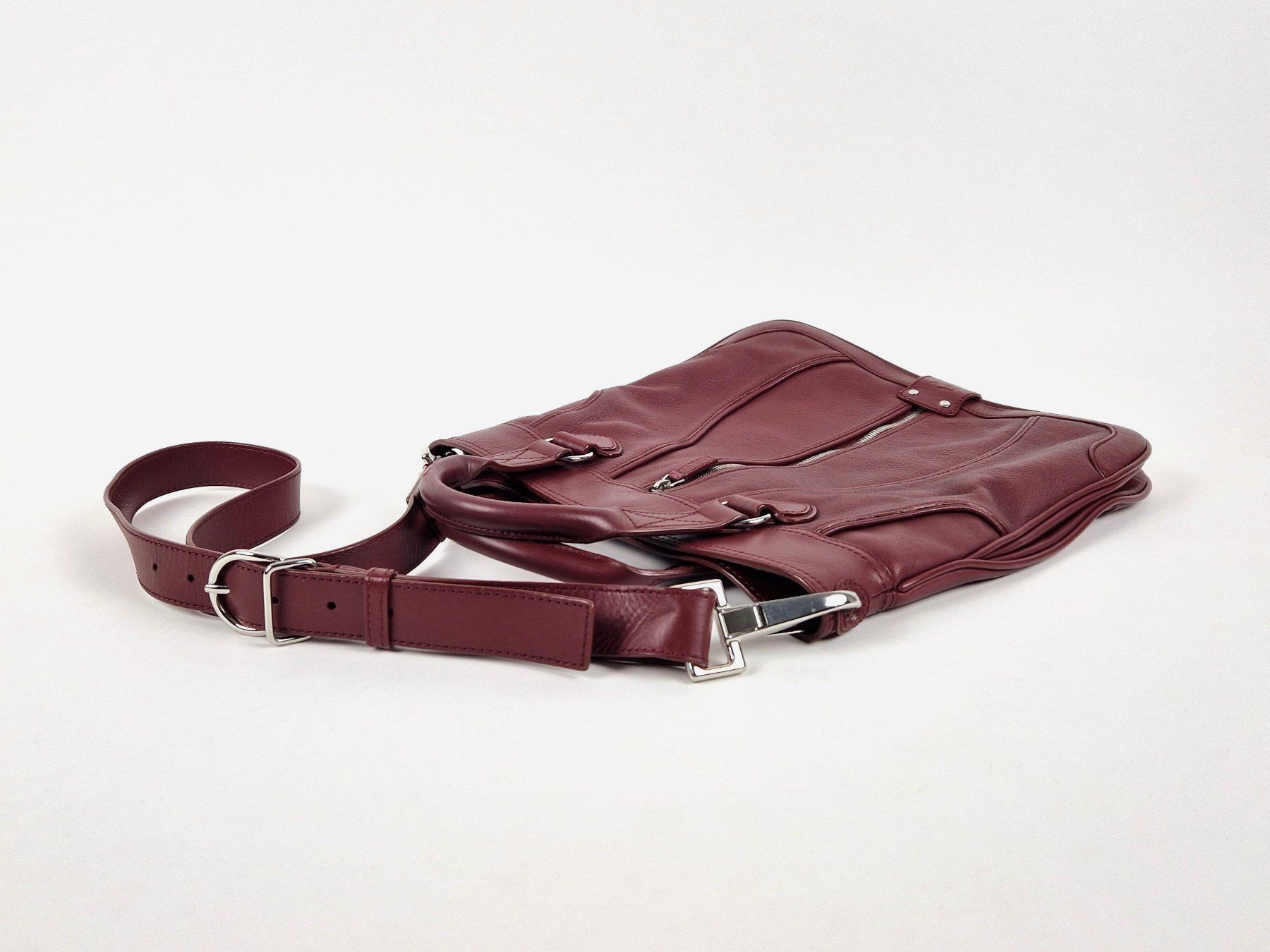 Lacoste Borse: Weinrote Lacoste Handtasche aus Leder – Usato da Basel venduto da Restwert_Basel 2