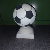Fussball aus Beton klein, als Dekoration