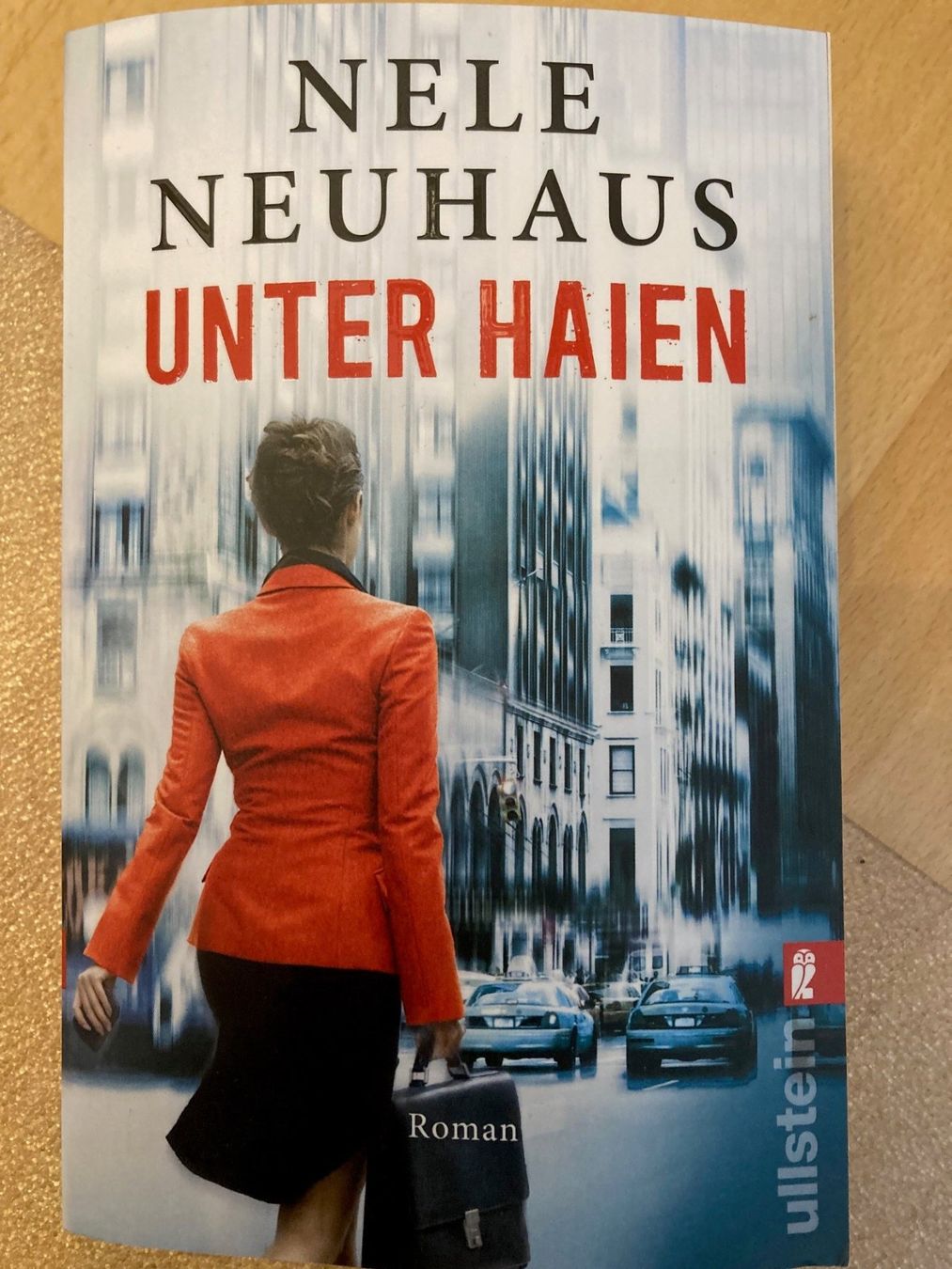 Libri: Nele Neuhaus - Unter Haien – Usato da Ins venduto da annsophie01