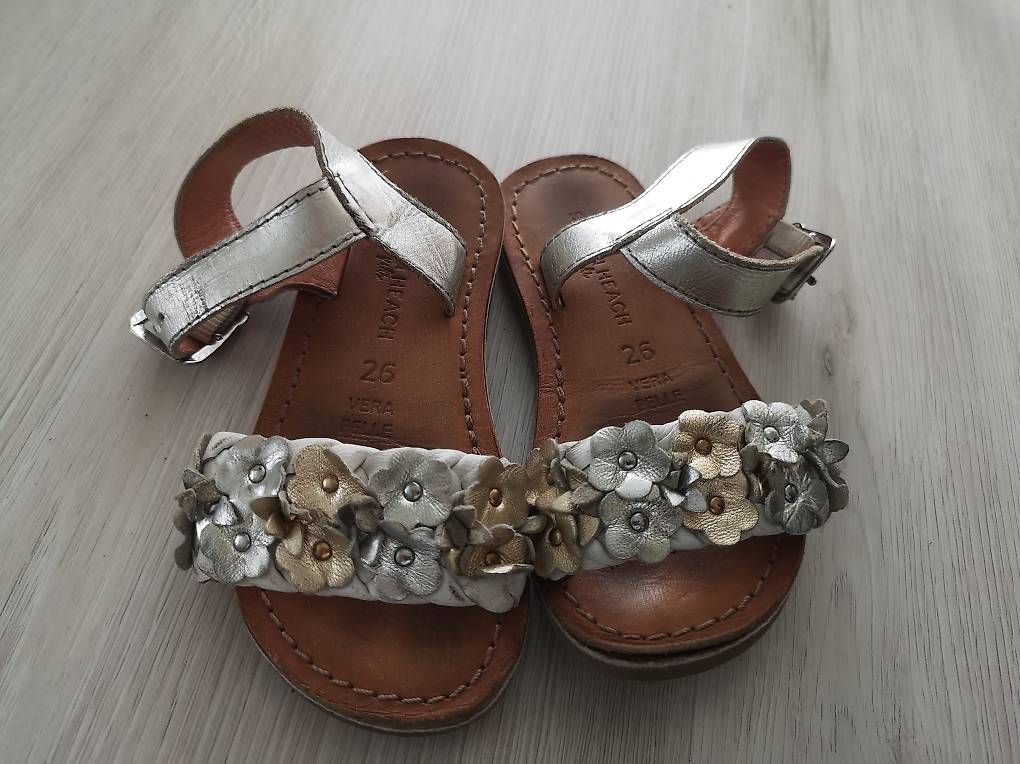 Scarpe per ragazze: Leder Sandalen Mädchen Grösse 26 – Usato da Ostermundigen venduto da lid_sg9q
