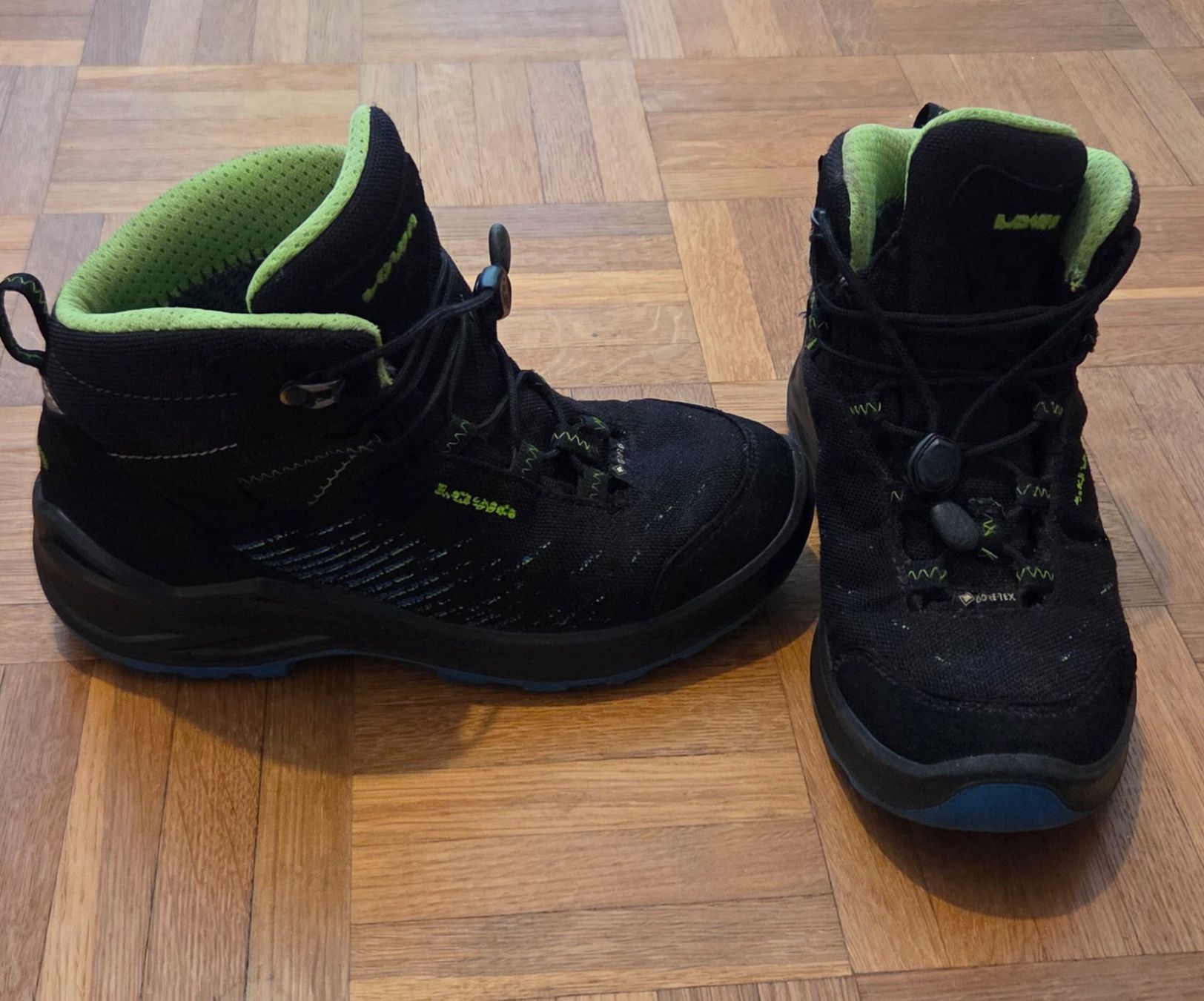 Lowa Scarpe da uomo: Wanderschuhe Lowa, Gr. 32 – Usato da Basel venduto da Mccasi 1