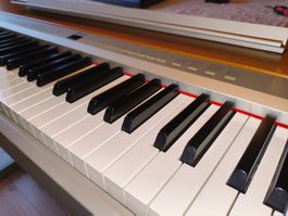 Yamaha Digital Piano P-155 mit Holz-Sitzbank - Top Zustand!