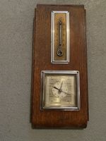 Alte Wetterstation aus Holz, Barometer & Thermometer.