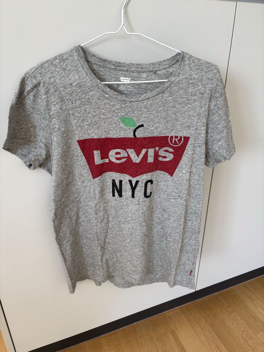Levi's T-shirt: Levis NY T-shirt M – Usato da Fribourg venduto da dafral