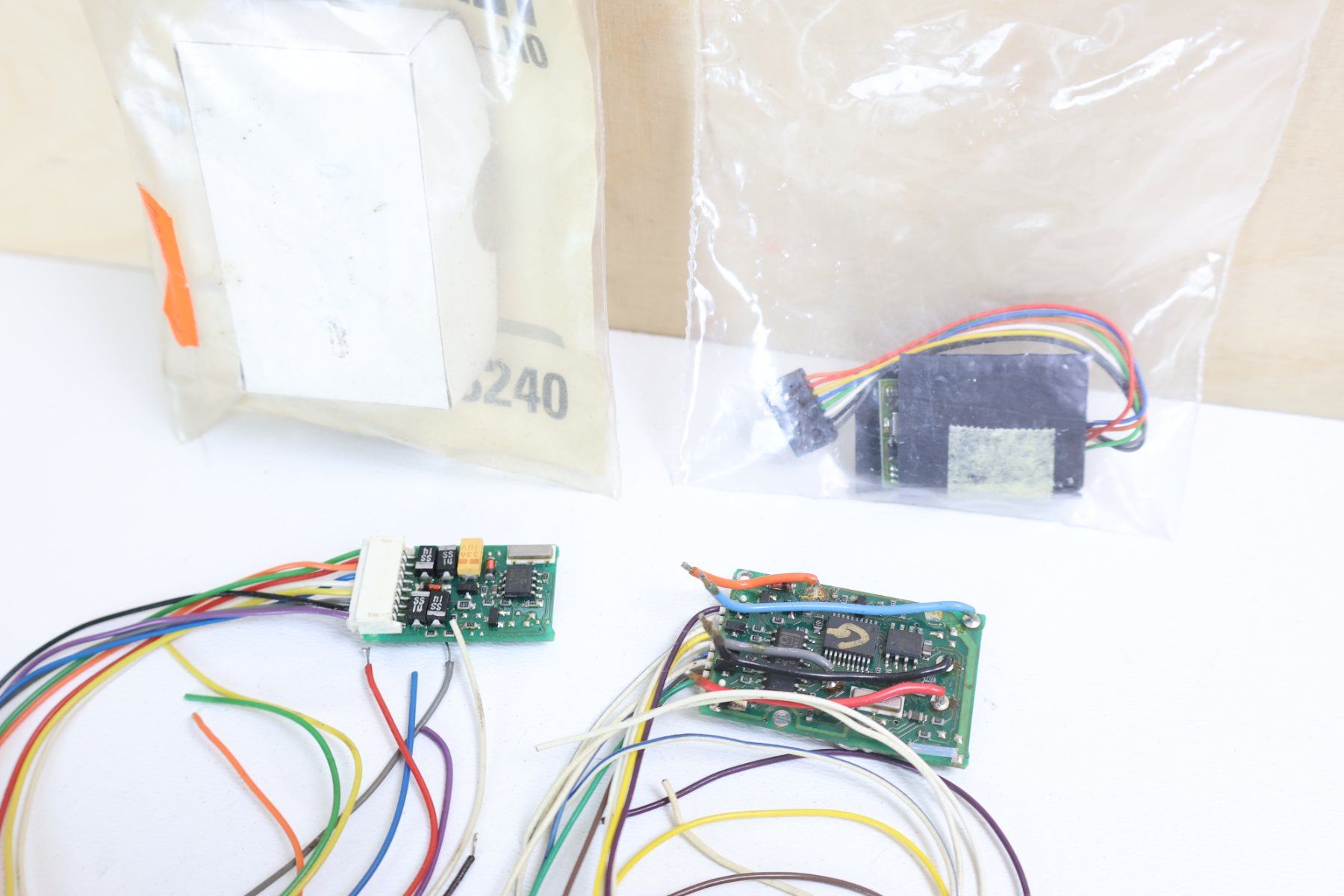 Märklin Modelleisenbahnen: Mehrere Digital Lok Decoder + Märklin Umschalter H0 – Gebraucht aus Winterthur von Monstera 2