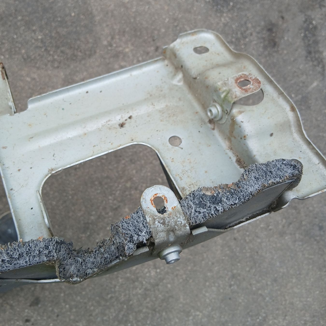 Land Rover Toutes les pièces auto: Aile gauche Range Rover 2002-2012  – D'occasion à la heutte par Auto-stock 4