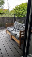 Holz Sofa Lounge mit grauen Polstern